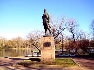 Памятник З. А. Космодемьянской. 1951 г.,ск. М. Г. Манизер,арх. В. Д. Кирхоглани