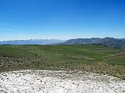 Вид на горы Кызылнура и Карангур с плато