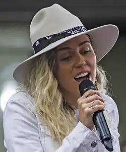 Майли Сайрус (2016—2017)