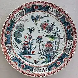 Тарелка с росписью в подражание изделиям «зелёного семейства» китайского фарфора. 1730