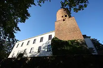 Вид из-под башни