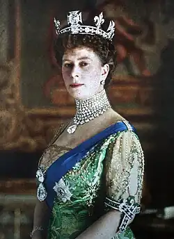 Мария Текская в короне, надетой как диадема