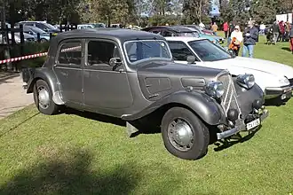 1938 г. вып. 11B-L с 4-цилиндровым двигателем