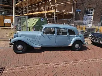 «Familiale» 1955 г.: 6 боковых окон, 9 мест