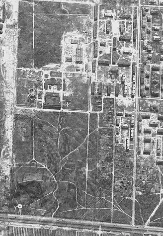 Космическая съёмка 1966-го года того, что осталось от демидовской усадьбы и парка после  войны и разборки остатков усадьбы. Хорошо различимы только пруды парка, центральная аллея, и место где в 1944-м году поставили памятник защитникам Ленинграда. Также видно что парк потерял почти всю свою растительность. На южной границе парка, где некогда проходила Максимовская ул. и пересекалась со строительским проспектом, возведены здания «Ленфильма». Часть речки, выходившей из парка на юг, засыпана.