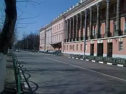 Екатерининский дворец (1-й Краснокурсантский проезд, д. 3/5; вид от Энергетической улицы в сторону Красноказарменной улицы)