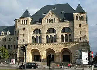 Парадный вход в Западном крыле, сделанный в ходе реконструкции в 1940 году