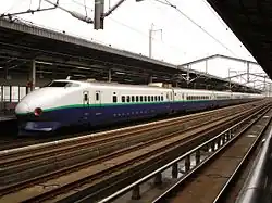 Поезд 200-й серии на станции Уцуномия9 сентября 2006 года