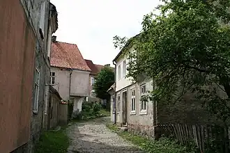 Аллея ведущая к церкви в Гердауэне (июнь 2011 г.)