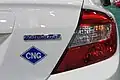 2012 Honda Civic GX с синей ромбовидной наклейкой CNG и эмблемой Natural Gas