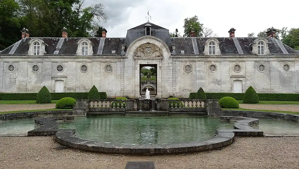 Вид на конюшни (1743 год) и бассейн для мытья лошадей