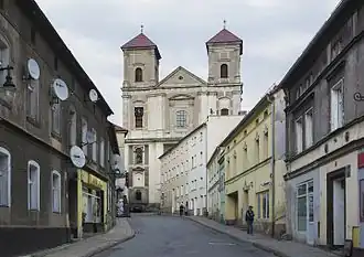 Старый город с видом на церковь