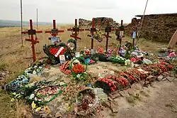 Могилы Олега Гришина и его подразделения на кургане. 18 августа 2015 года