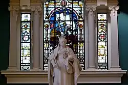 «Генри Грейс э’Дью» на витраже Woolwich Town Hall[англ.]