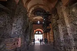 Вид на остатки древних конструкций