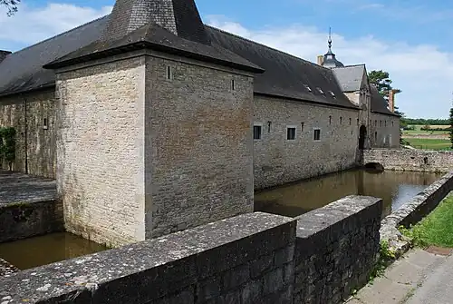 Внешние стены бывшего форбурга