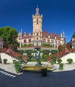 Шверинский замок со стороны двора.