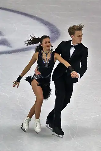 Глеб Смолкин с партнёршей Дианой Дэвисв финале юниорского Гран-при (2019)