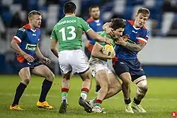 Голосницкий захватывает соперника в матче против Португалии в феврале 2020 года