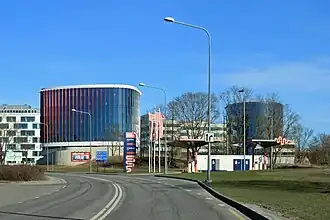 Перед перекрёстком с улицей Веэренни