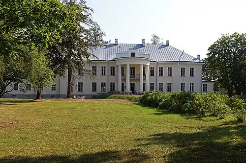 Вид на главное здание из парка, 2022 год