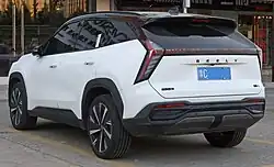 Geely Atlas сзади