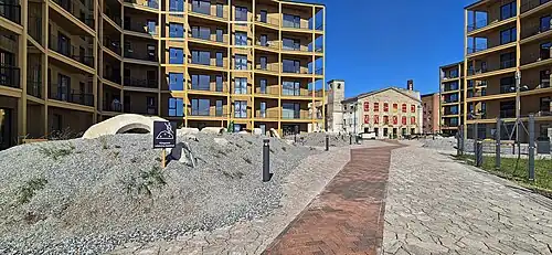 Дома 7/1 и 7/2 и ландшафтный дизайн двора