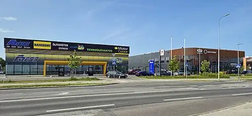 Дома 7 и 9 — торгово-офисные здания