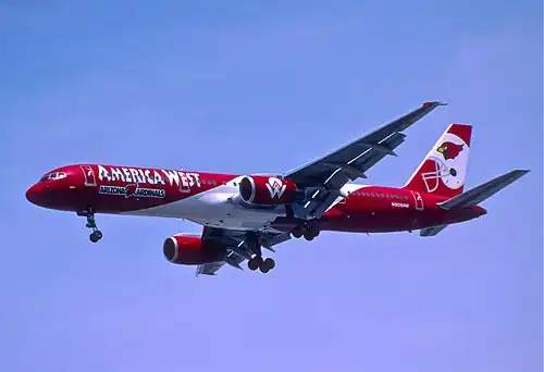 Boeing 757-2G7 в ливрее на тему «Аризона Кардиналс»