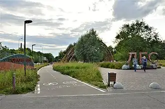 Главный вход в Горкинско-Ометьевский лес со стороны проспекта Победы (июль 2019)