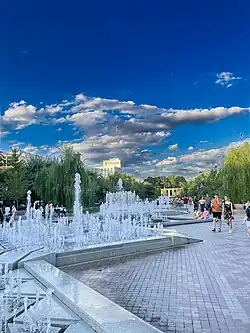 Фонтаны с облицованными гранитом резервуарами