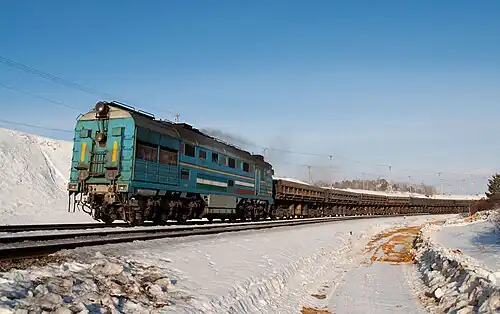 2ТЭ116-1106 с грузовым поездом, работа одной секцией (движение назад)