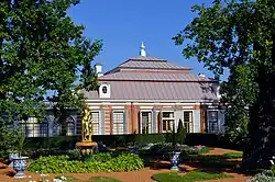 Центральная «палатка»