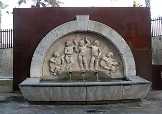 Фонтан, посвящённый Кармен Амайя, в Барселоне (район Barceloneta)