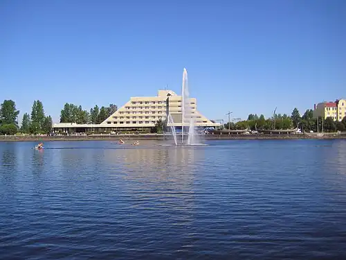 Гостиница «Дружба» и драккары