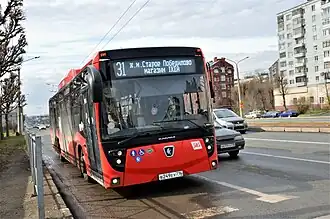 Автобус маршрута 31 (модель НефАЗ-5299-40-57 CNG) на улице Рихарда Зорге (апрель 2020)