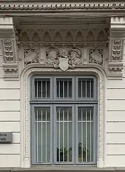 Неоготическое окно в Бухаресте