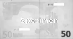 Тыльная сторона при 700 нм: серийный номер исчезает в левом нижнем углу, но не в верхнем правом.