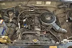 1,5-литровый двигатель 5K в моторном отсеке 1992 Kijang