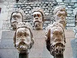 Головы «королей» с галереи собора Нотр-Дам