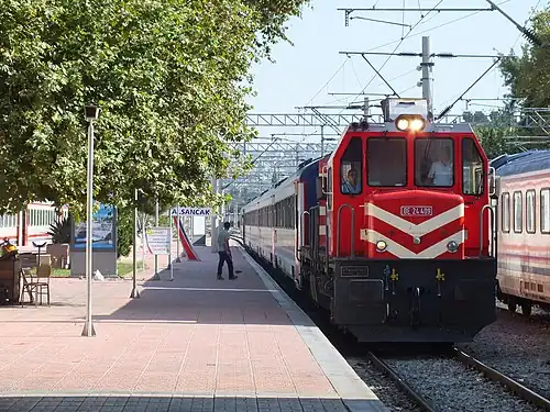 Поезд на станции Алсанджак