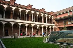 Кьостро Оспедале Маджоре. 1457—1465. Милан