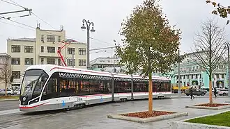 71-931М «Витязь-М»  в окраске белого цвета с серым низом и красными полосами в брендинге Московского транспорта на площади Тверская Застава, маршрут № 9