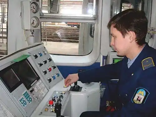 Кабина машиниста вагона 81-553.3