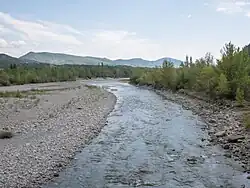 Вид на верхнее течение Синки с моста около Айнсы в сентябре 2016 года