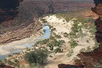Вид через природную арку