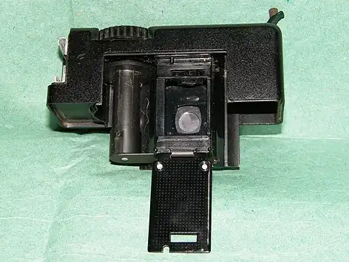 Откинут прижимной столик