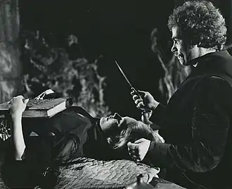 Дин Стоквелл в роли Армитеджа