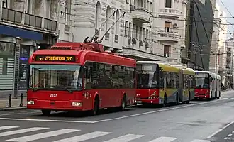 Троллейбус АКСМ-321  в изменённой окраске на маршруте № 41 и автобусы Solaris Urbino 18