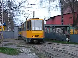 Вагон 4-го трамвая въезжает в депо